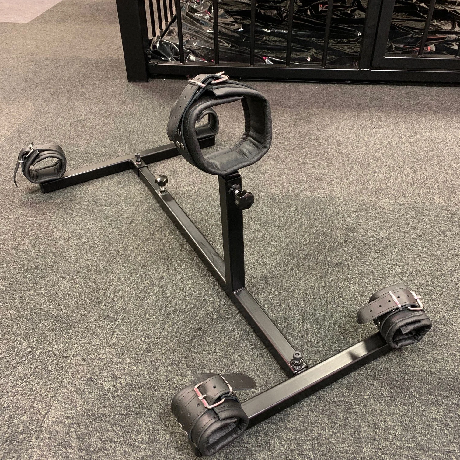 Mince.NL BDSM Meubels Steel Doggy Bench 'Easy Lock' - Afbeelding 3