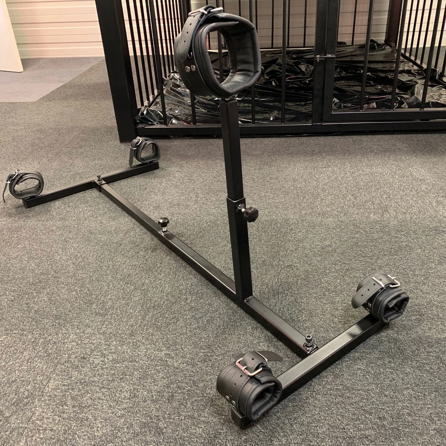 Mince.NL BDSM Meubels Steel Doggy Bench 'Easy Lock' - Afbeelding 2