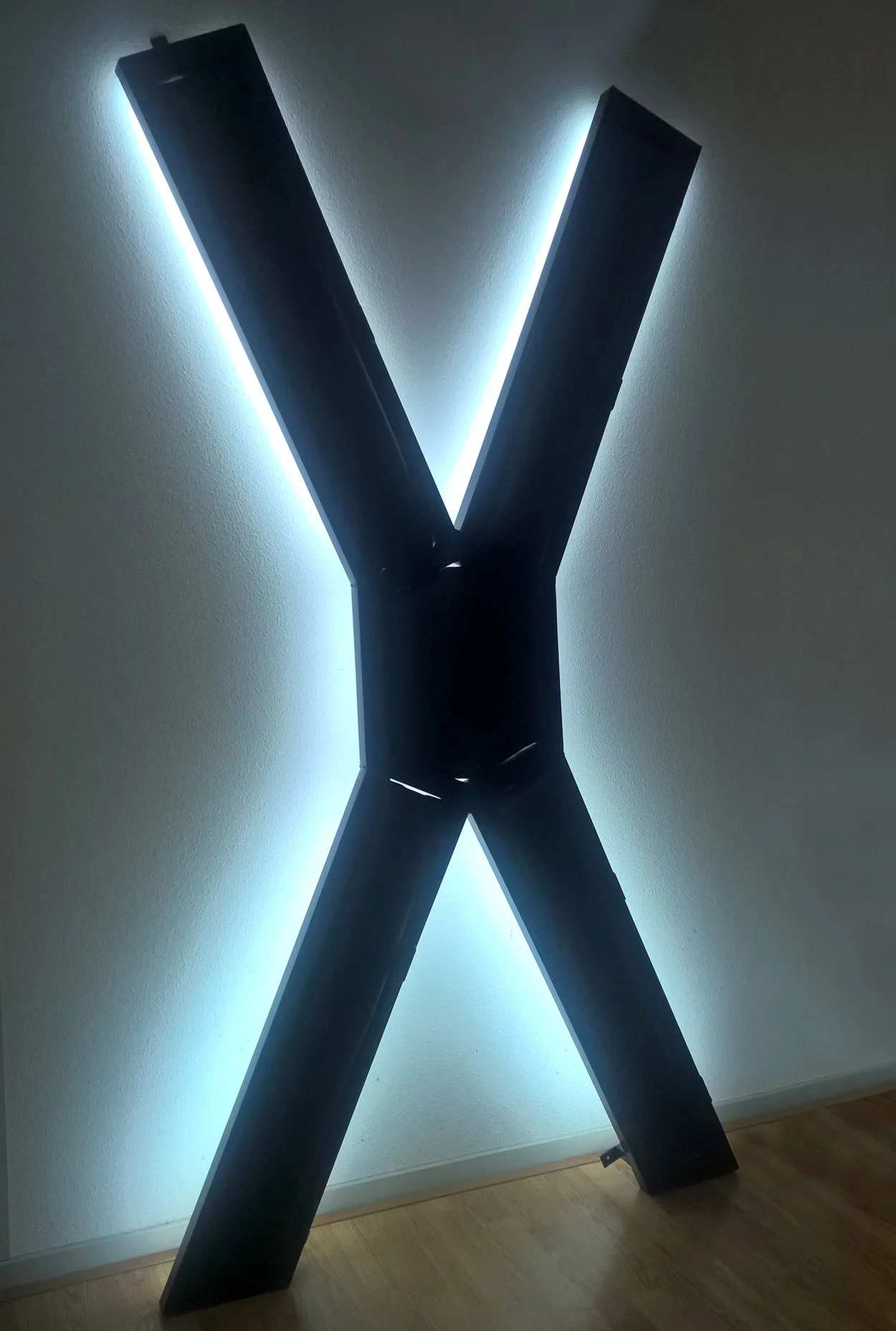 Mince.NL BDSM Meubels Stalen Design Kruis Iniuria