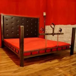 Mince.NL BDSM Meubels Stalen Bondage Bed Met Een Stalen Schandblok