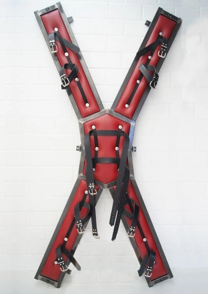 Mince.NL BDSM Meubels Stalen Design Kruis Iniuria - Afbeelding 3