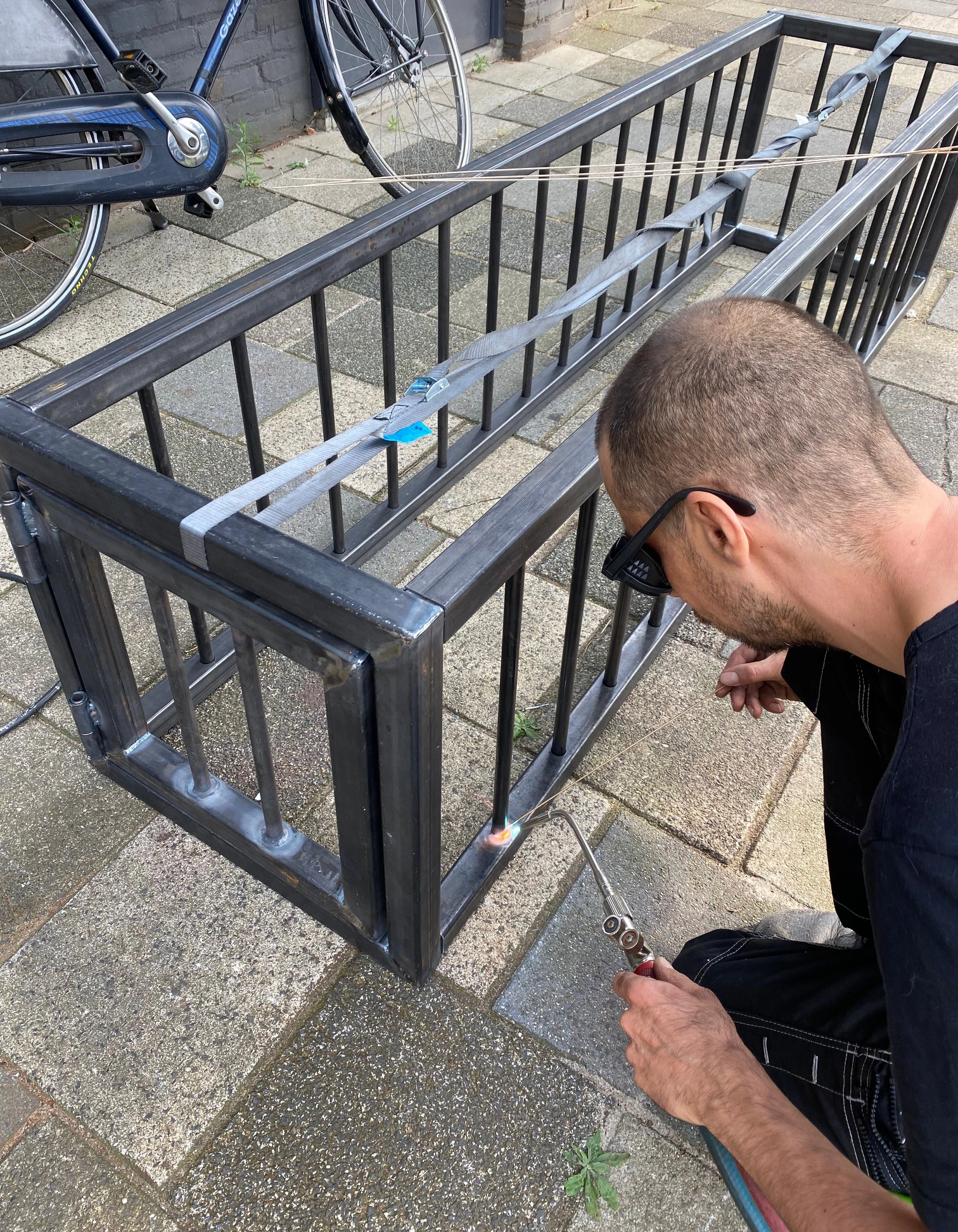 Mince.NL BDSM Meubels Met Deze Zeer Solide Stalen Slaapkooi Heeft Uw Sub De Ideale Slaap Accommodatie Voor De Nacht - Afbeelding 8